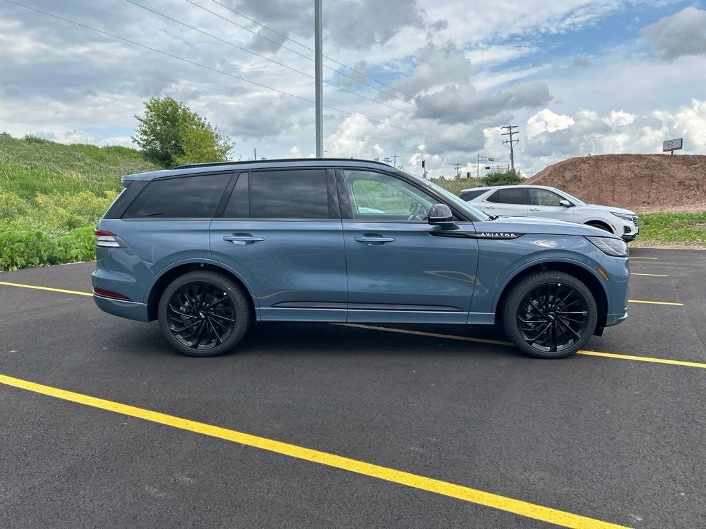 2026 Lincoln Aviator — detail view
