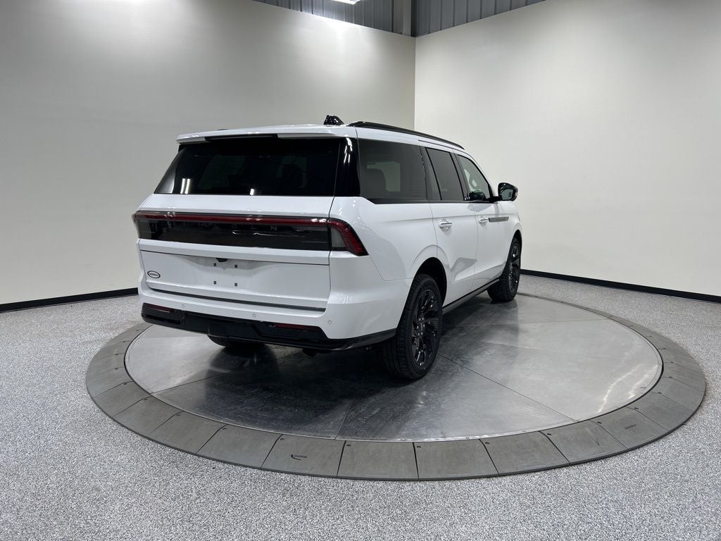 2026 Lincoln Navigator — detail view